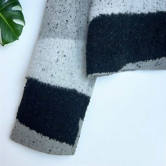 Willow & Wind Geo Striped Fuzzy Knit Sweater - Picture 6 of 10